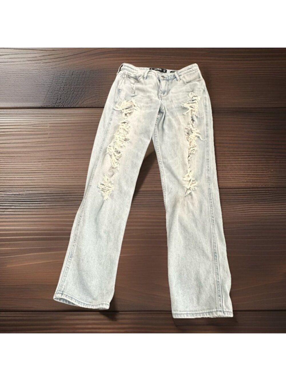 Hollister Ultra High Rise Mom Jean Light Wash Distressed Size 7 R 28/27